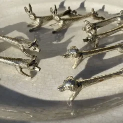 Suite de 8 porte-couteaux anciens en métal argenté Animaux