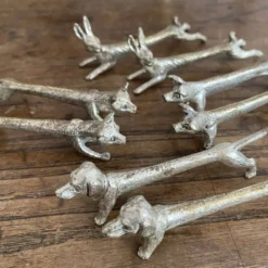 Suite de 8 porte-couteaux anciens en métal argenté Animaux
