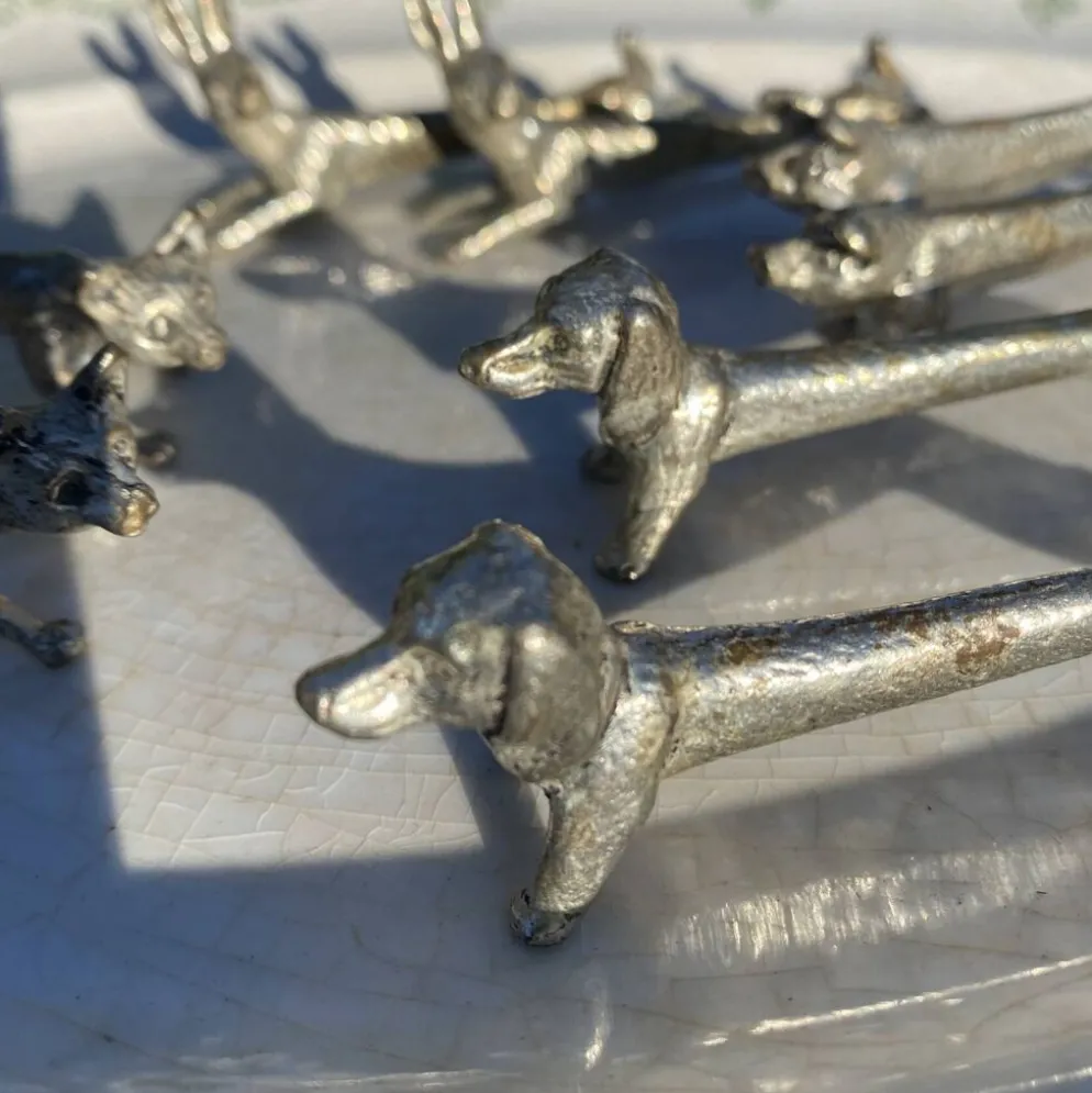 Suite de 8 porte-couteaux anciens en métal argenté Animaux