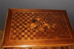 Suite de Quatre Tables Gigognes en Marqueterie de Fleurs vers 1900