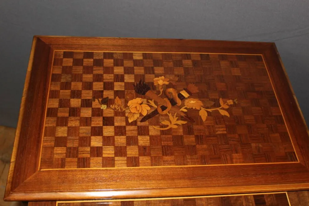 Suite de Quatre Tables Gigognes en Marqueterie de Fleurs vers 1900
