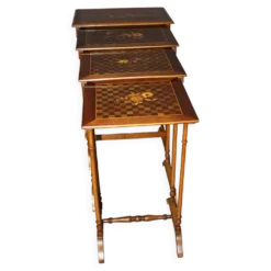 Suite de Quatre Tables Gigognes en Marqueterie de Fleurs vers 1900