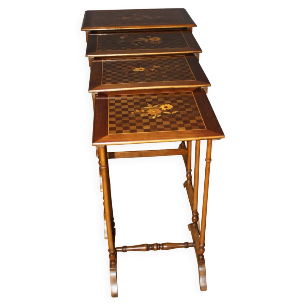 Suite de Quatre Tables Gigognes en Marqueterie de Fleurs vers 1900