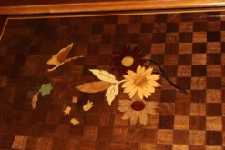 Suite de Quatre Tables Gigognes en Marqueterie de Fleurs vers 1900