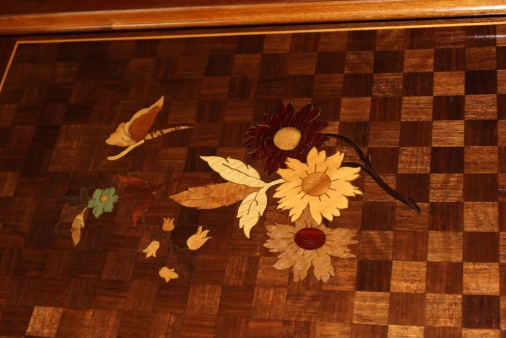 Suite de Quatre Tables Gigognes en Marqueterie de Fleurs vers 1900