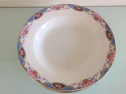 Suite de six assiettes creuses décor paniers de roses par Digoin Sarreguemines vintage années 50-60
