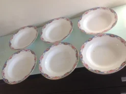 Suite de six assiettes creuses décor paniers de roses par Digoin Sarreguemines vintage années 50-60
