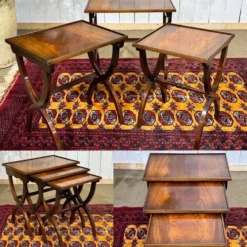 Suite de tables gigognes anglaises en acajou des années 1950
