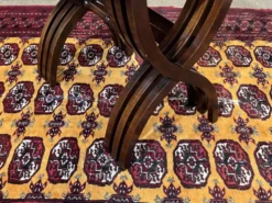 Suite de tables gigognes anglaises en acajou des années 1950