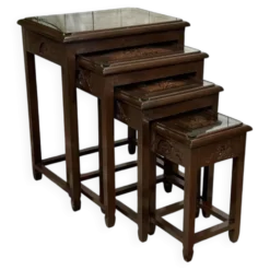 Suite de 4 tables gigognes Chinoises en teck des années 1980