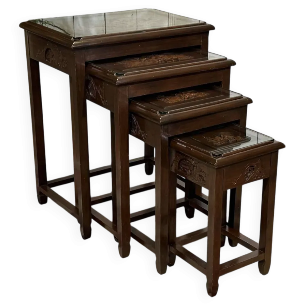 Suite de 4 tables gigognes Chinoises en teck des années 1980