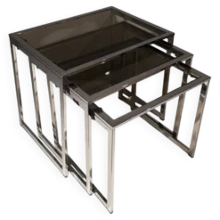 Suite de 3 tables gigognes chromées. Vers 1970