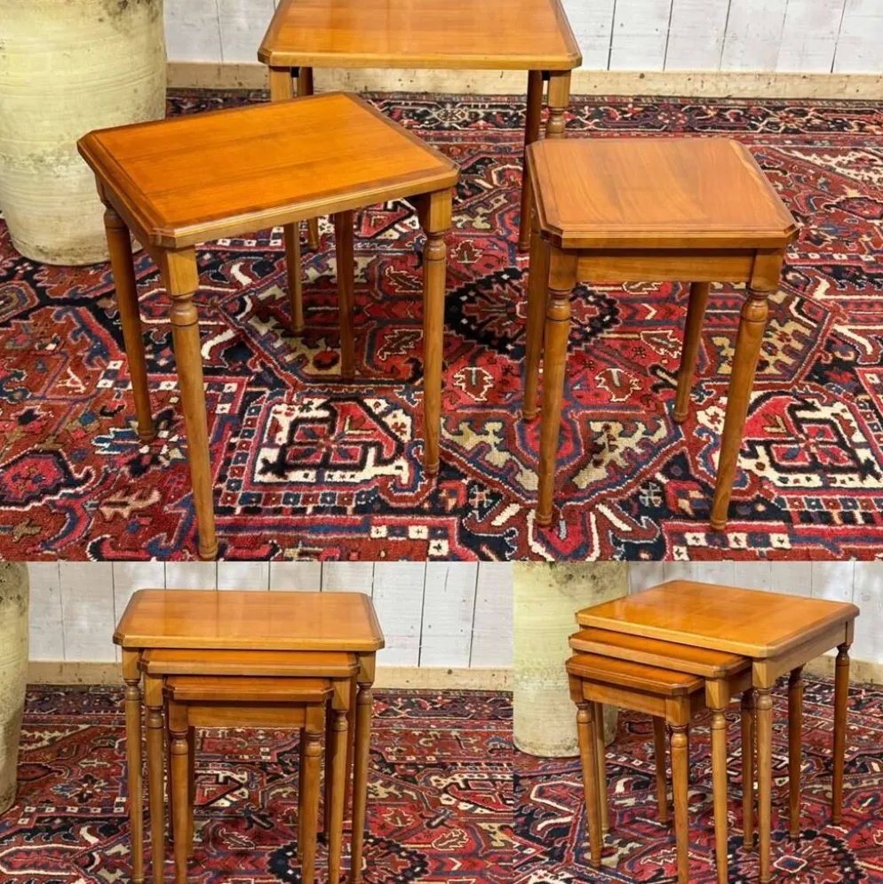 Suite de 3 tables gigognes en merisier des années 1960