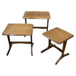 Suite de 3 tables gigognes en teck des années 70