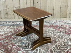 Suite de 3 tables gigognes en teck des années 70