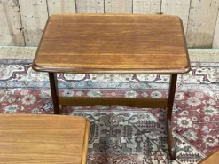 Suite de 3 tables gigognes en teck des années 70