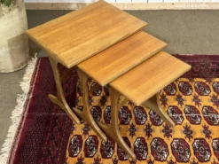Suite de tables gigognes en teck des années 1970 de la marque GPlan