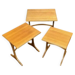 Suite de tables gigognes en teck des années 1970 de la marque GPlan