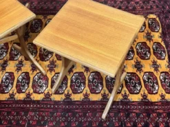 Suite de tables gigognes en teck des années 1970 de la marque GPlan