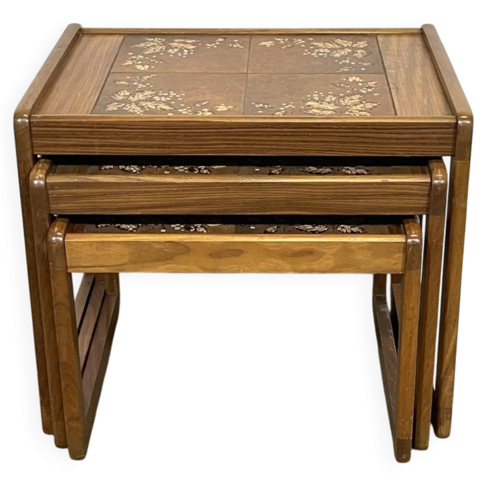Suite de 3 tables gigognes en teck et dessus carrelé