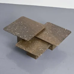 Suite de trois tables gigognes « Fossile », Suisse, circa 1970