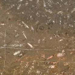Suite de trois tables gigognes « Fossile », Suisse, circa 1970