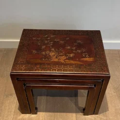 Suite de Trois Tables Gigognes Laquées à Décors Chinoisants, France vers 19
