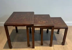 Suite de Trois Tables Gigognes Laquées à Décors Chinoisants, France vers 19