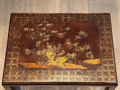Suite de Trois Tables Gigognes Laquées à Décors Chinoisants, France vers 19