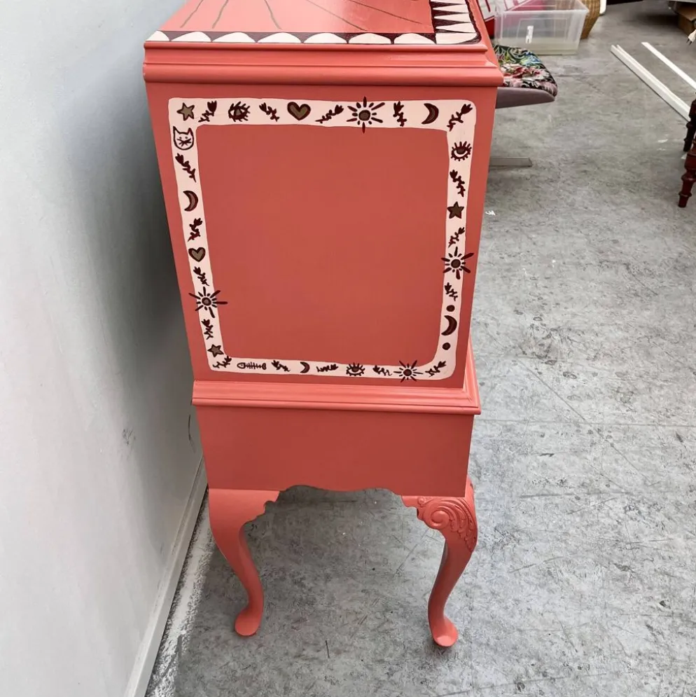 Sunny Side Up – Cabinet vintage peint à la main