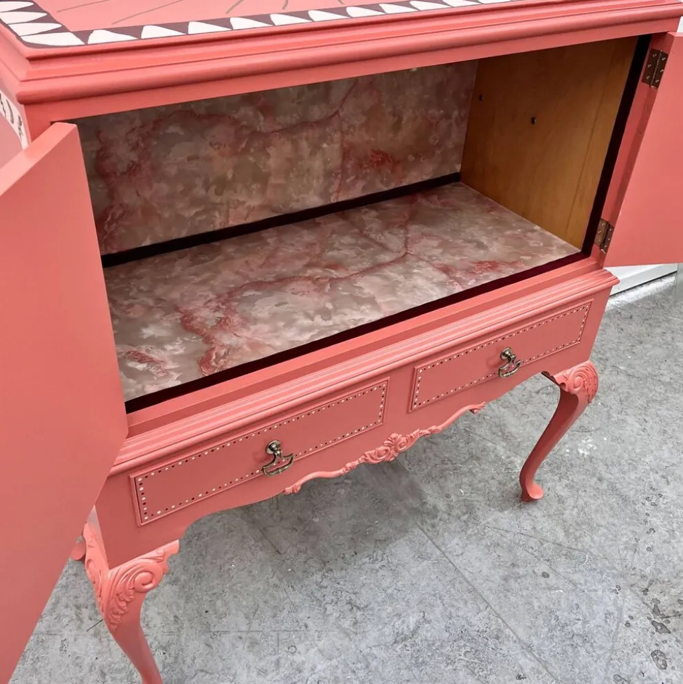 Sunny Side Up – Cabinet vintage peint à la main