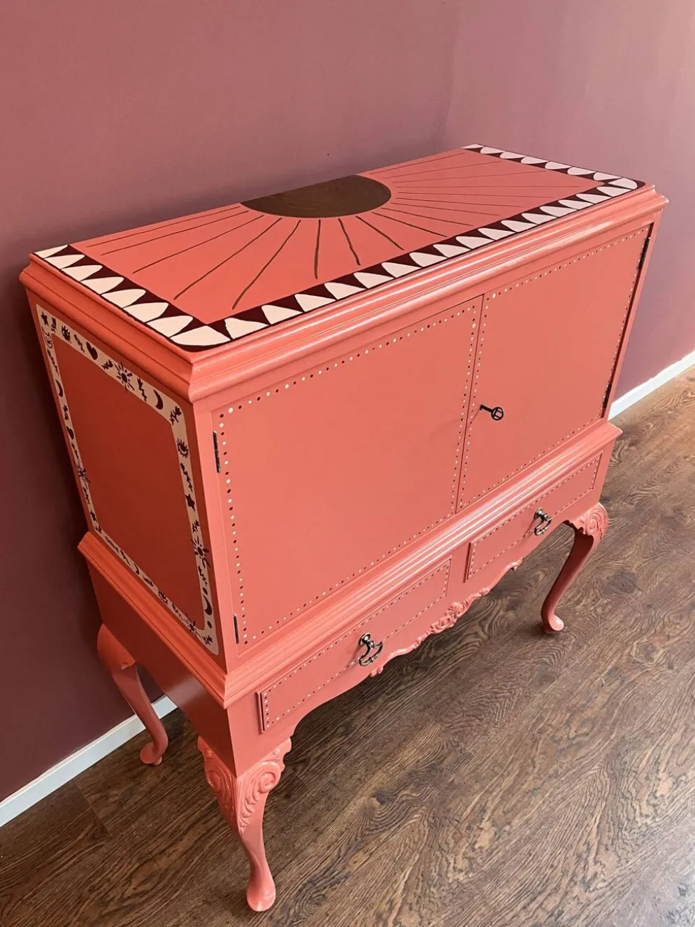 Sunny Side Up – Cabinet vintage peint à la main