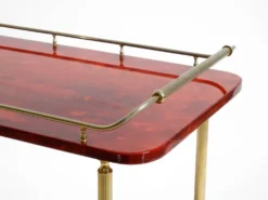 Superbe grand chariot de service en peau de chèvre rouge Aldo Tura des années 1960 | Fabriqué en Italie
