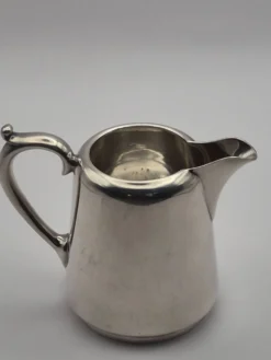 Superbe pot à lait crémier vintage de la prestigieuse maison d’orfèvrerie a