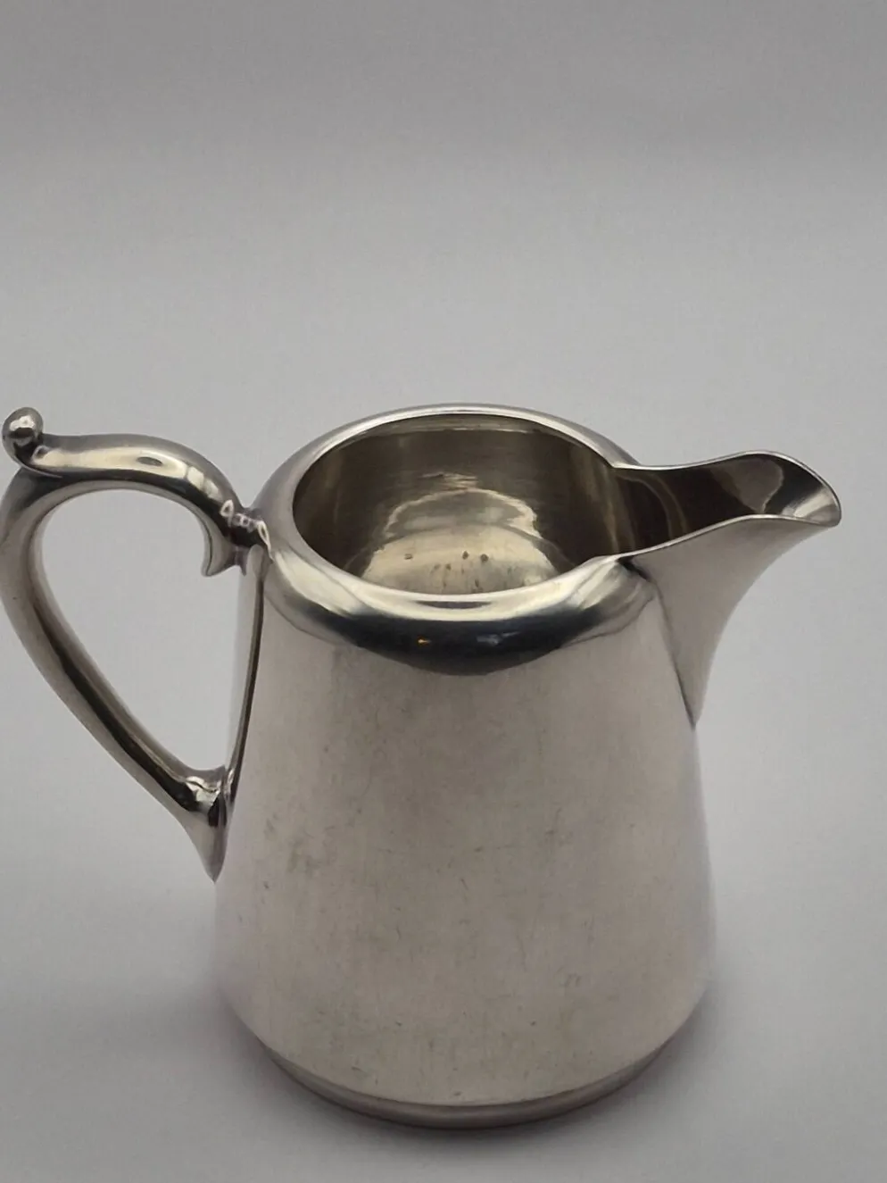 Superbe pot à lait crémier vintage de la prestigieuse maison d’orfèvrerie a