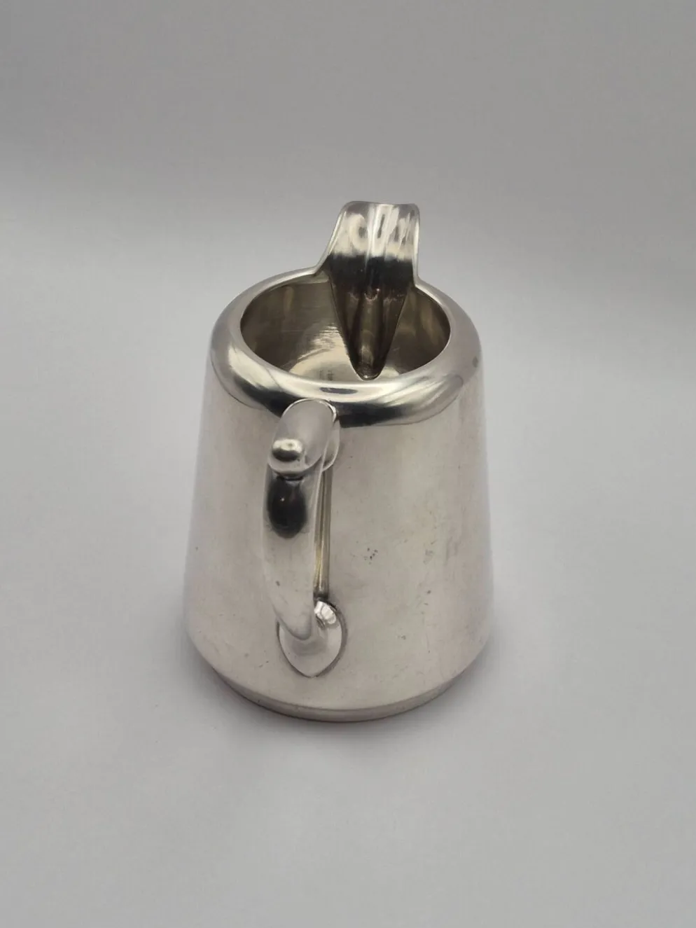 Superbe pot à lait crémier vintage de la prestigieuse maison d’orfèvrerie a