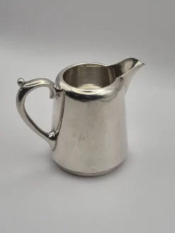 Superbe pot à lait crémier vintage de la prestigieuse maison d’orfèvrerie a