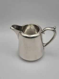 Superbe pot à lait crémier vintage de la prestigieuse maison d’orfèvrerie a