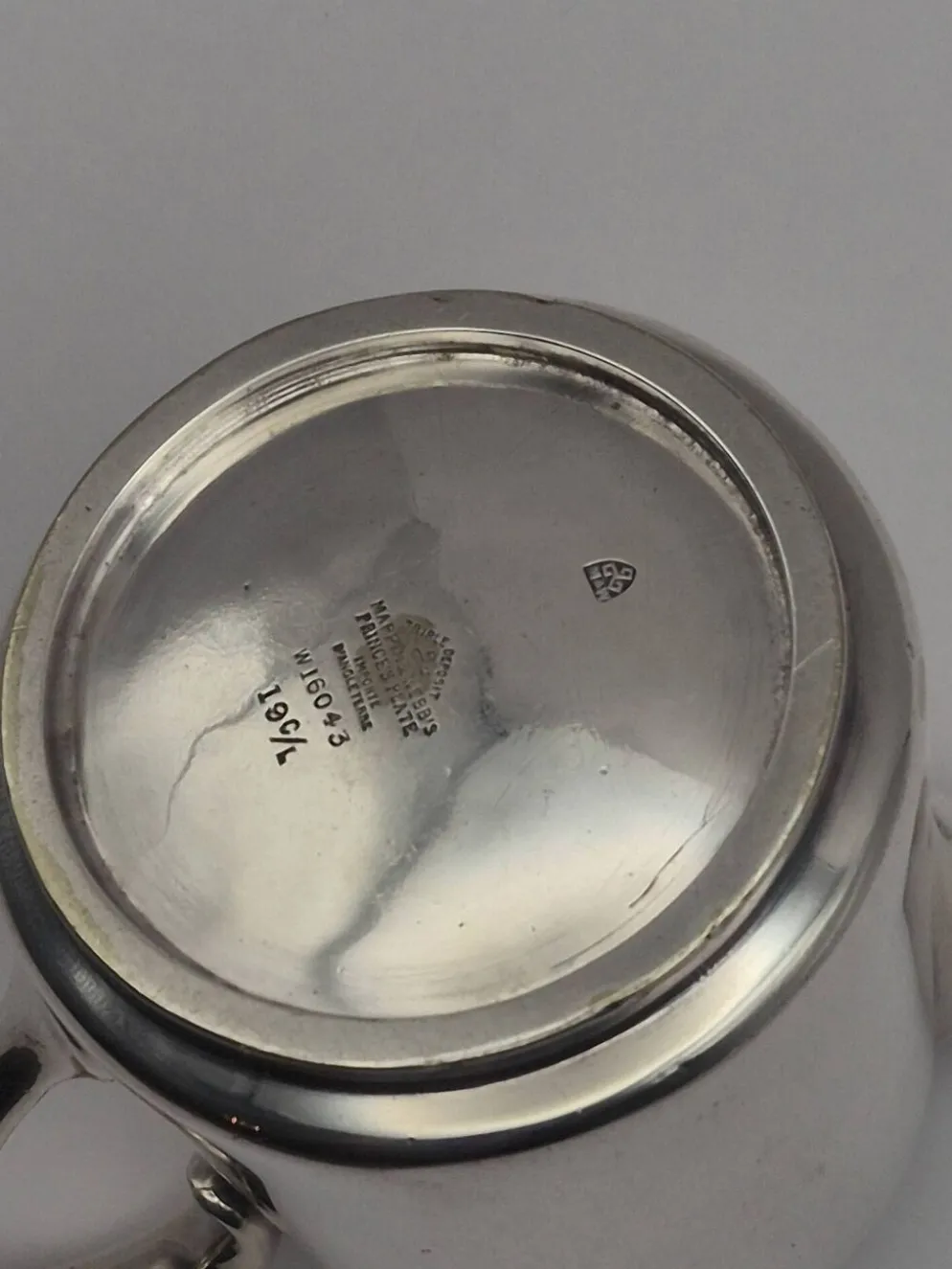 Superbe pot à lait crémier vintage de la prestigieuse maison d’orfèvrerie a