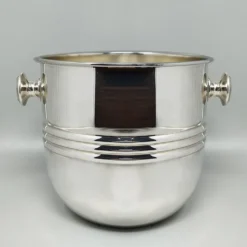 Superbe seau à glace en métal argenté des années 1960 par Sheraton. Fabriqué en Italie.