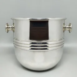 Superbe seau à glace en métal argenté des années 1960 par Sheraton. Fabriqué en Italie.