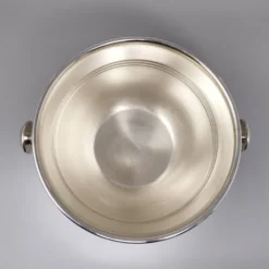 Superbe seau à glace en métal argenté des années 1960 par Sheraton. Fabriqué en Italie.
