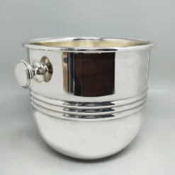 Superbe seau à glace en métal argenté des années 1960 par Sheraton. Fabriqué en Italie.