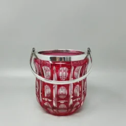 Superbe shaker à cocktail en cristal de Bohême rouge des années 1960 avec glaçons