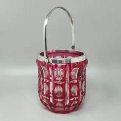 Superbe shaker à cocktail en cristal de Bohême rouge des années 1960 avec glaçons
