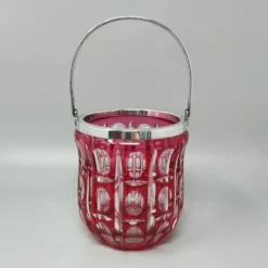 Superbe shaker à cocktail en cristal de Bohême rouge des années 1960 avec glaçons