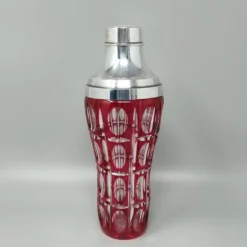 Superbe shaker à cocktail en cristal de Bohême rouge des années 1960 avec glaçons