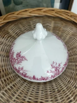 Superbe sucrier ancien en porcelaine fine décor floral vieux rose