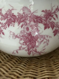 Superbe sucrier ancien en porcelaine fine décor floral vieux rose