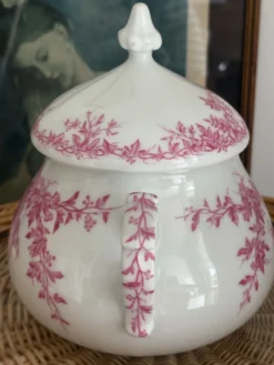Superbe sucrier ancien en porcelaine fine décor floral vieux rose